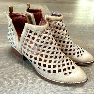 Jeffrey Campbell Taggart Open Cage Bootie (7.5)
